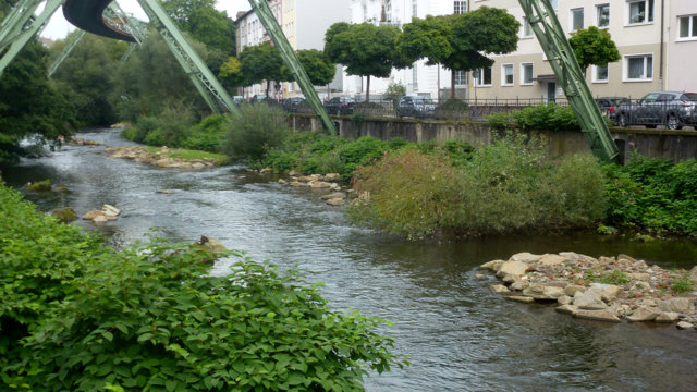 Wupper in Wuppertal, Pfälzer Steg Wupper in Wuppertal, Pfälzer Steg
